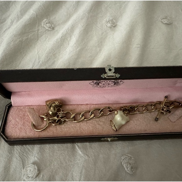 Vintage Juicy Couture charm bracelet with white tee charm - Picture 2 of 2
